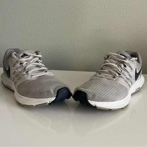 Nike RUN SWIFT Men's Gray Running Shoes - Picture 6 of 10